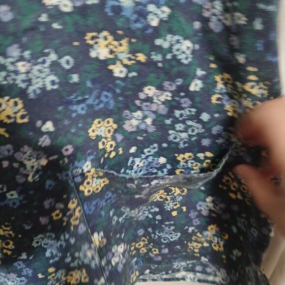 Crest Scrub Top Size L Womans  Blue Floral Med Vet Peds - Picture 6 of 10